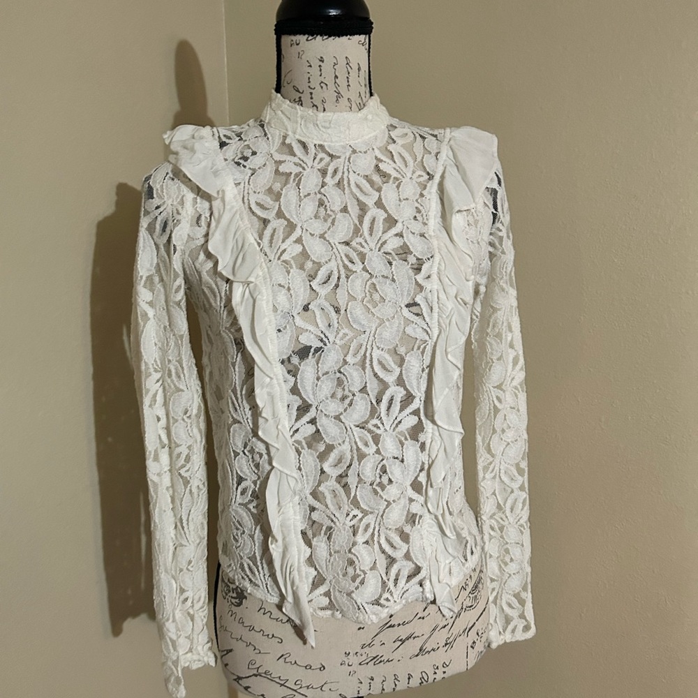 Long sleeve ruffled blouse sz small